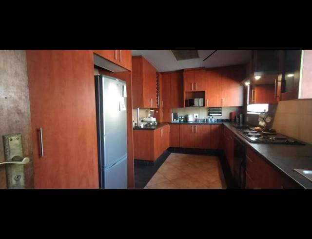 4 BEDROOM HOUSE FOR SALE IN GERMISTON CENTRAL